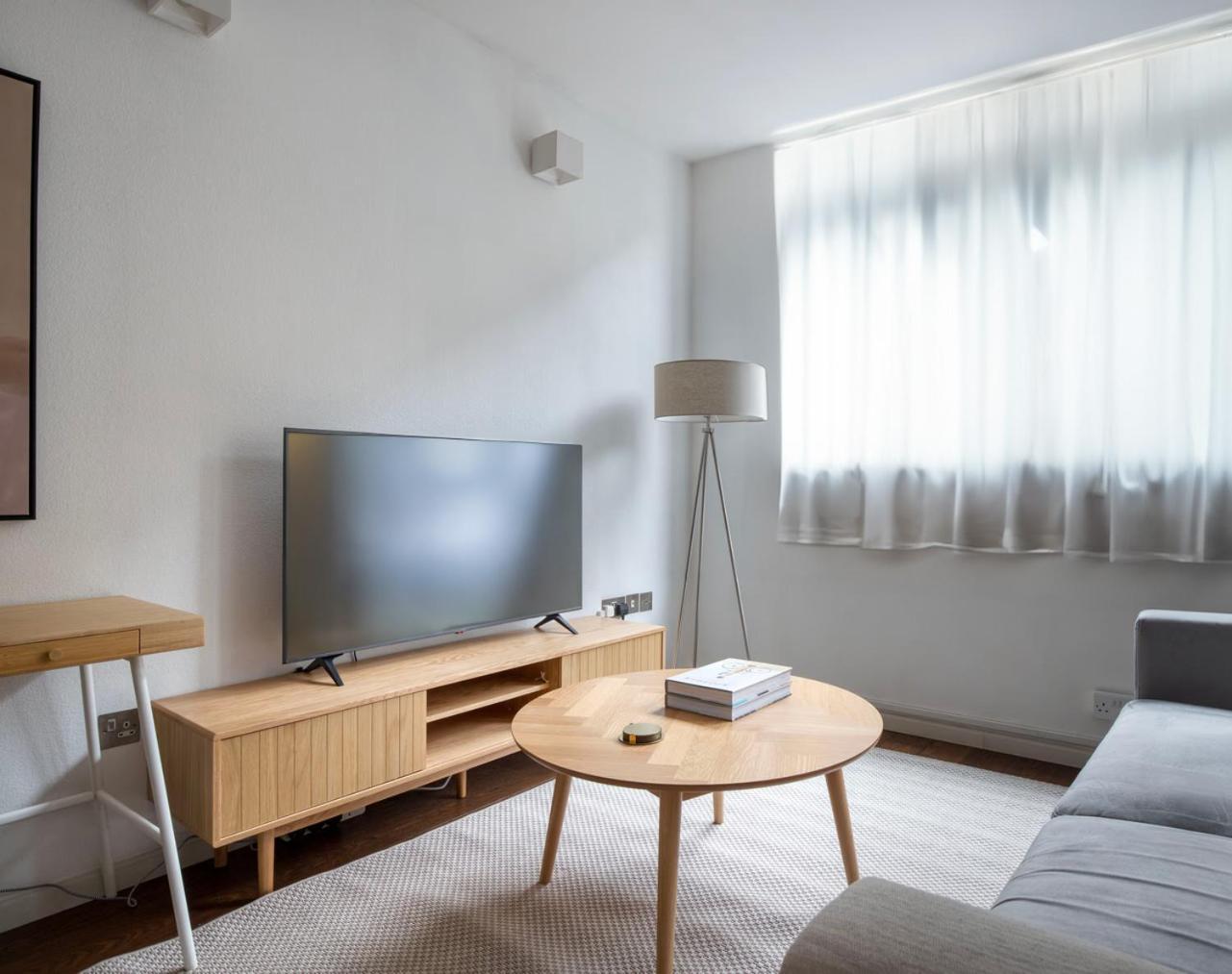 Vintage & Exclusive In Mayfair Apartment